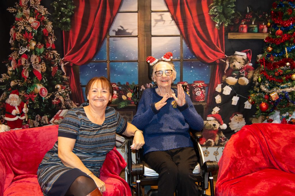 Résidente et son proche fêtent noël