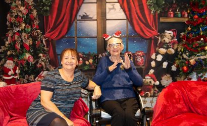 Résidente et son proche fêtent noël